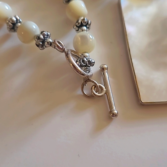 925 Silver Mother of Pearl Pendant with Handmade Beaded Necklace - Picture 4 of 6